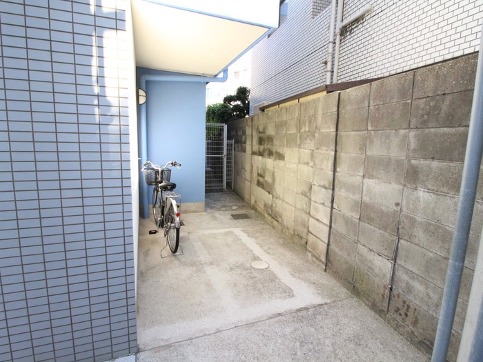 駐輪場 六甲ヒノキ