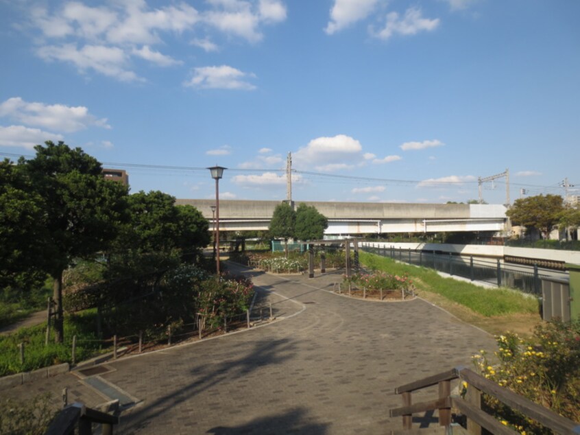 蓬川緑地(公園)まで330m オリンピアン尼崎