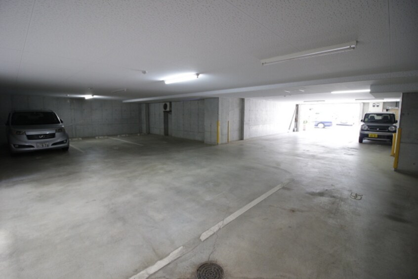 駐車場 ＴＨＲＥＥ　ＤＥＥＲ