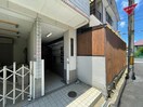 エントランス部分 フラワ－ハイツ萱島