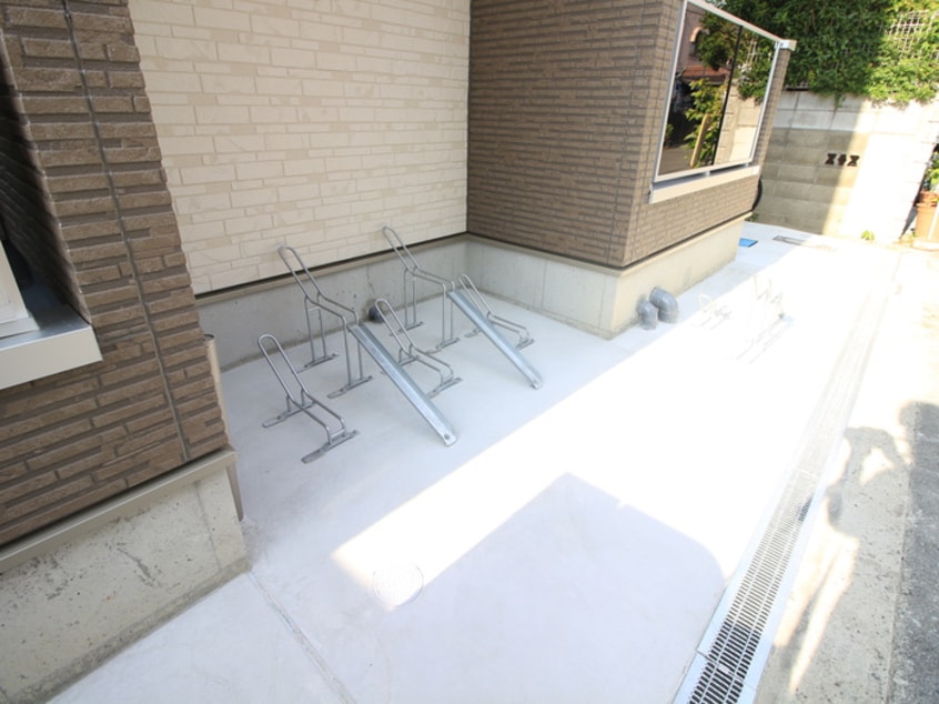 駐輪場 F asecia Nephel