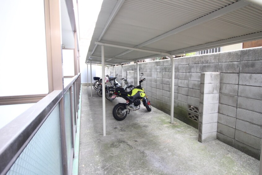 駐輪場 メゾンワールド