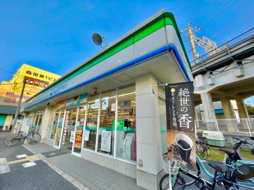 ファミリーマート 忍ヶ丘駅前店(コンビニ)まで521m ALEGRIA忍ケ丘