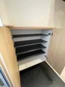 靴箱 ソウザ須山