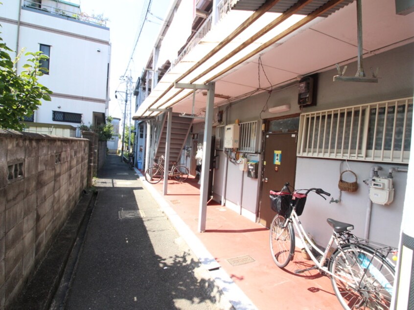 外観写真 ＪＳ　Ａｐａｒｔｍｅｎｔ(東側)