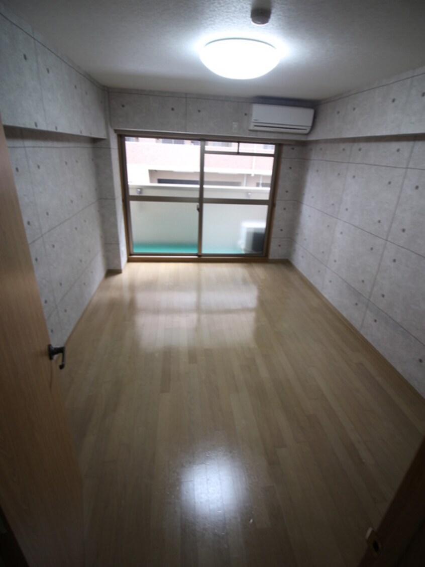 居室 ｲﾝｸﾞﾗﾝﾄﾞｱｳﾞｪﾆｭ-10番館