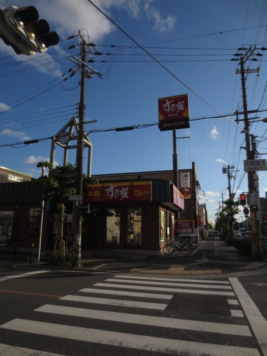 すき家(ファストフード)まで180m ｲﾝｸﾞﾗﾝﾄﾞｱｳﾞｪﾆｭ-10番館