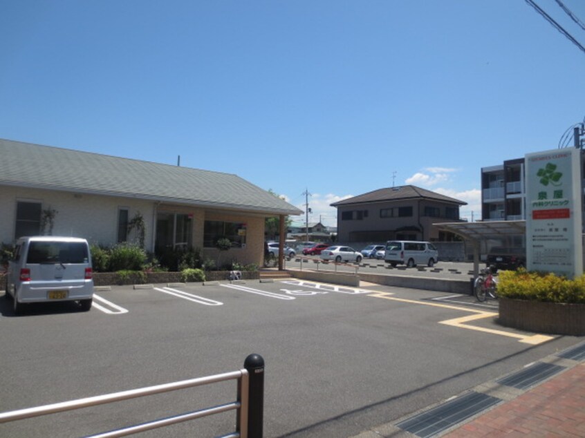 泉屋内科クリニック(病院)まで1800m メゾンはまなす