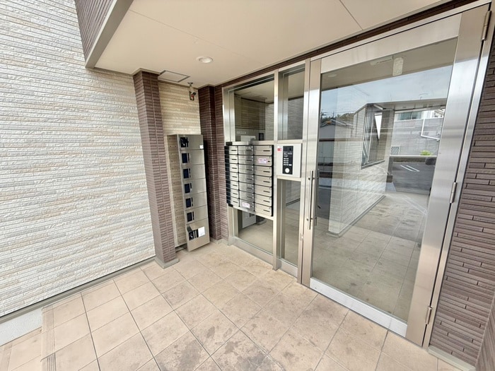 エントランス部分 サンシャイン・パインオーク