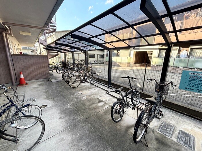 駐輪場 アゼリア２号館