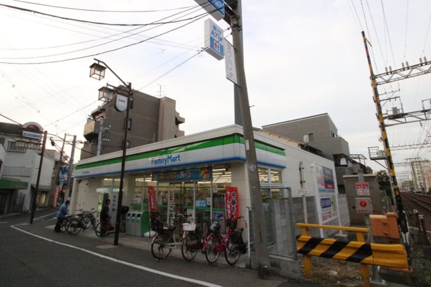 ファミリーマートMYS我孫子前駅西店(コンビニ)まで570m フジパレス　エン