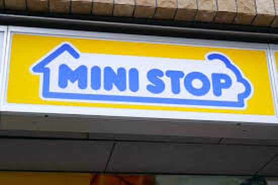 ミニストップ(コンビニ)まで10m V-ランコントル吹田