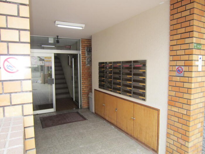 エントランス部分 シロハイヌ新大阪