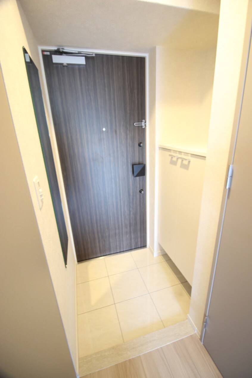 玄関 ﾚｼﾞｭｰﾙｱｯｼｭOSAKAﾃﾞｲﾌｨｰﾙ（1106）