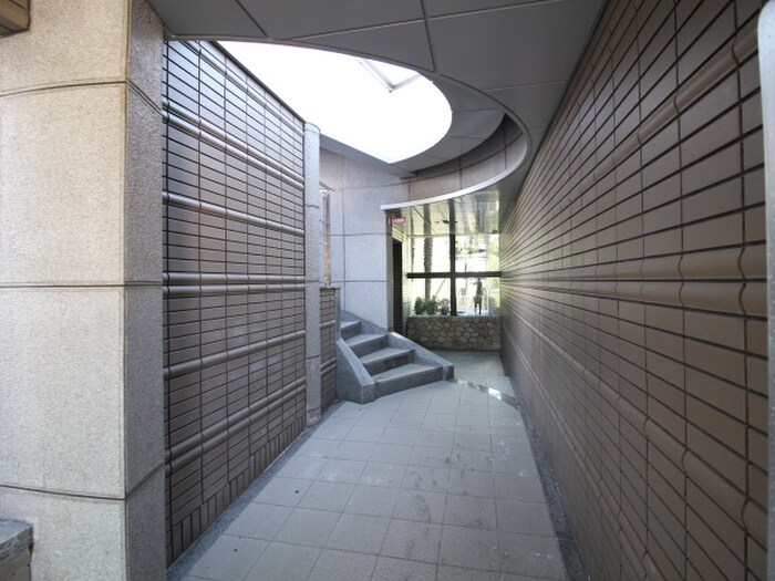 エントランス部分 ラフィネ芳樹