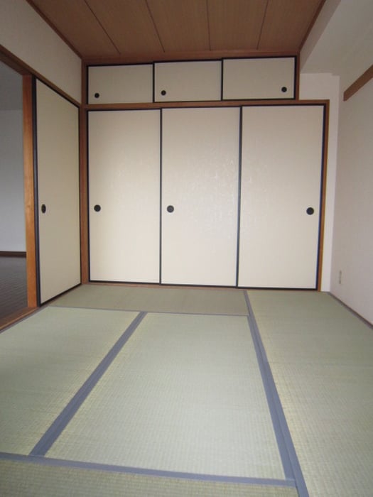 居室 デセンテ上新庄