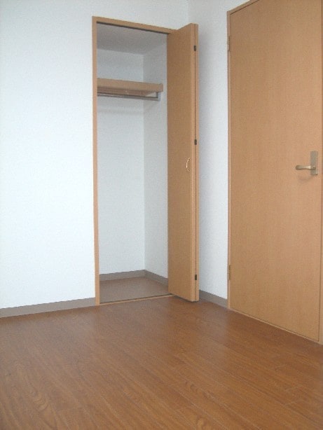 収納 エスタシオンデ・山科三品