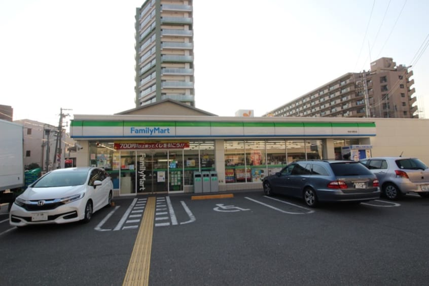 ファミリーマート(コンビニ)まで500m ステイザパークフロント津久野