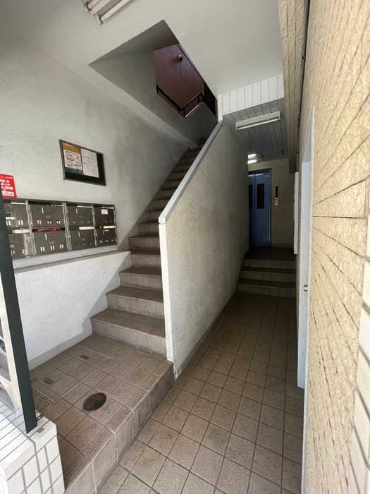 エントランス部分 リバーハイツ