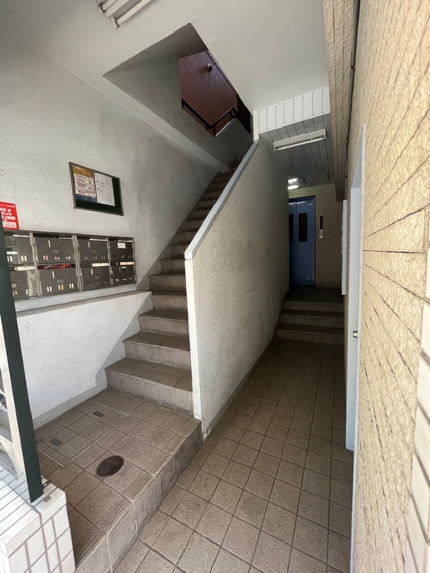 エントランス部分 リバーハイツ