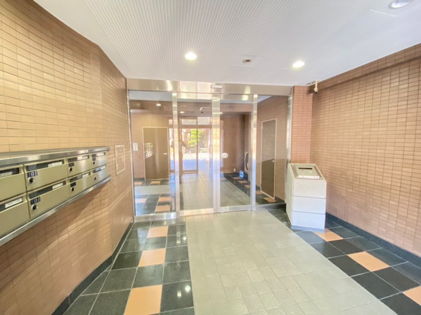 エントランス部分 フォ－トレス朱雀野