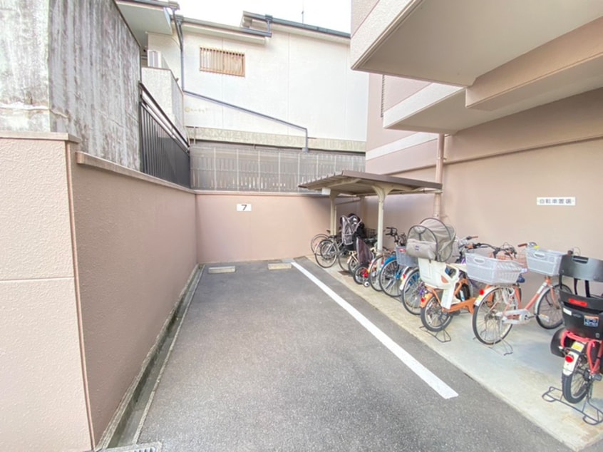 駐輪場 フォ－トレス朱雀野