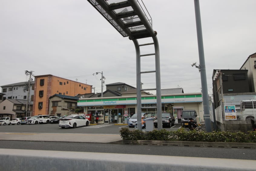 ファミリーマートMYS西住之江２丁目店(コンビニ)まで110m 万代住之江コーポ