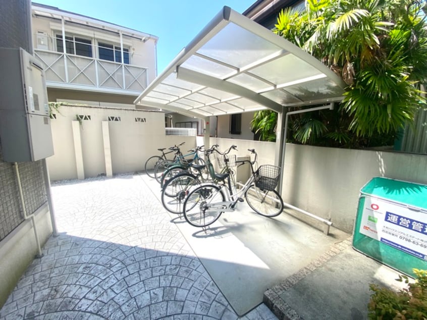 駐輪場 ｱｼﾞｮｰﾚ ﾚｼﾞﾃﾞﾝｽ ＪＲ西宮駅前