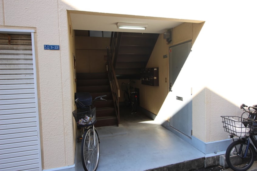 エントランス部分 ハイツ寿