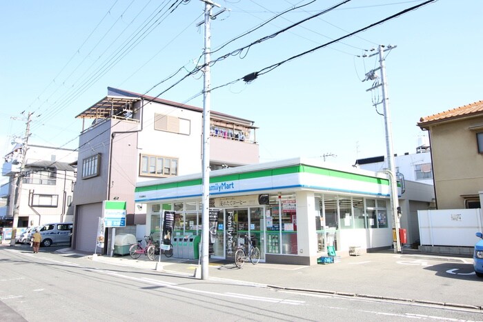 ファミリーマート守口高瀬店(コンビニ)まで550m ハイツ寿
