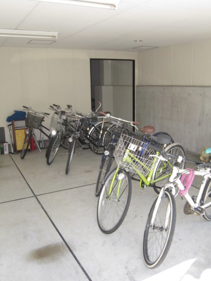 駐輪場 リュミエル西村