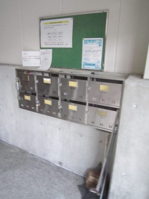 エントランス部分 リュミエル西村