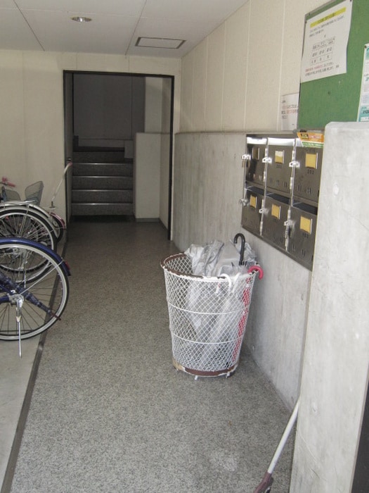 エントランス部分 リュミエル西村