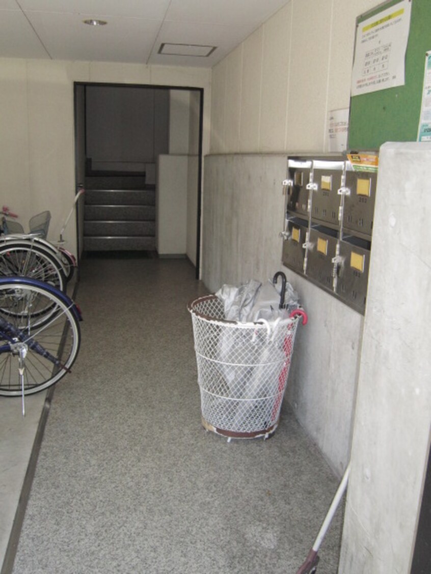 エントランス部分 リュミエル西村