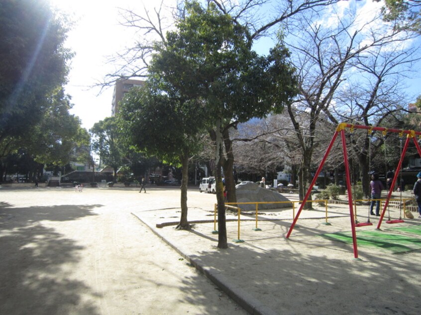 池田駅前公園(公園)まで110m ドルチェヴィータ池田DUE