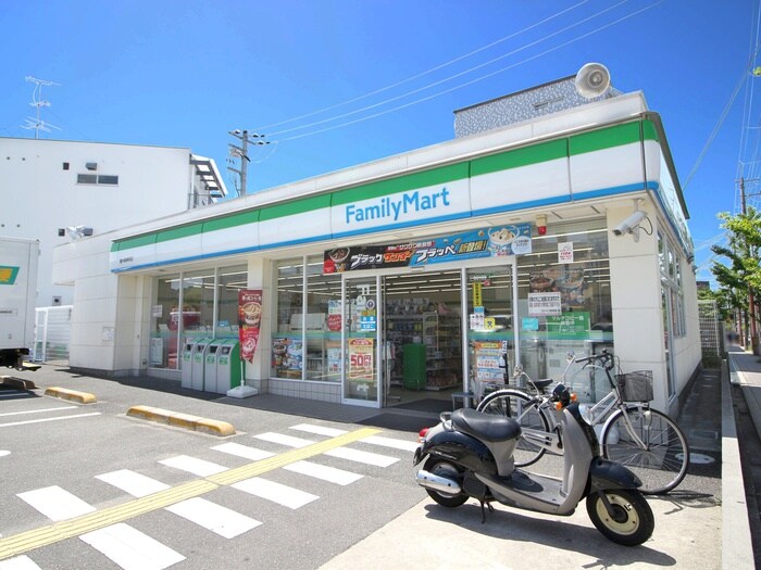 ファミリーマート豊中長興寺店(コンビニ)まで135m サニープラザ