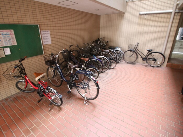 駐輪場 アポリア住吉