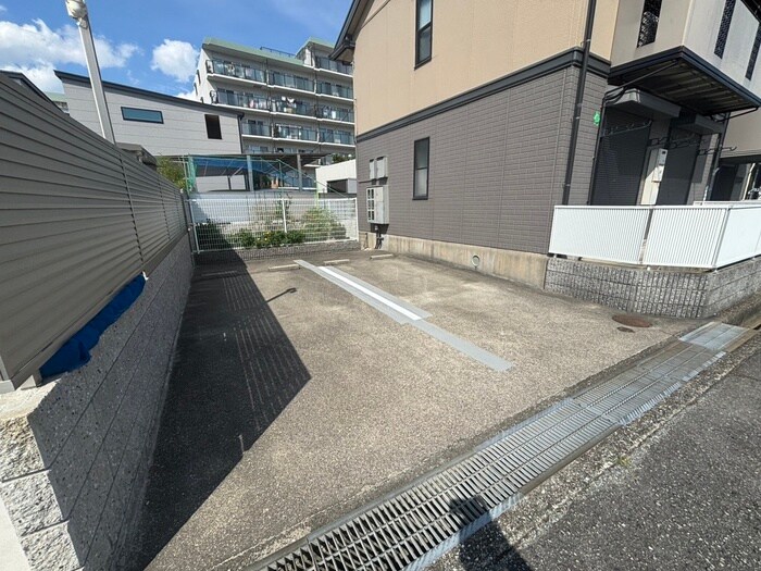 駐車場 トークハウスⅡ