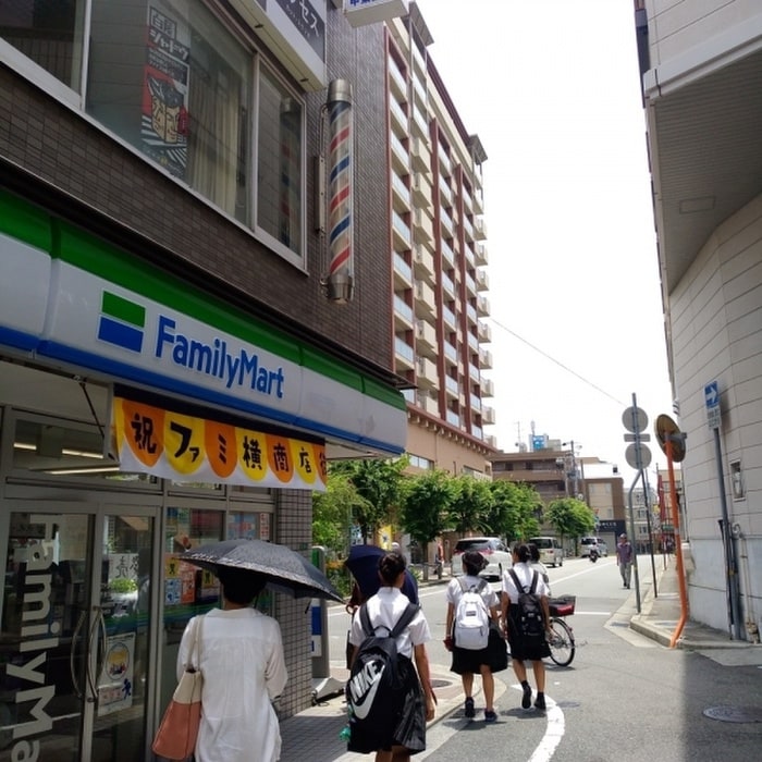 ファミリーマート 甲東園駅東口店(コンビニ)まで948m へーベル上甲東園【旭化成】