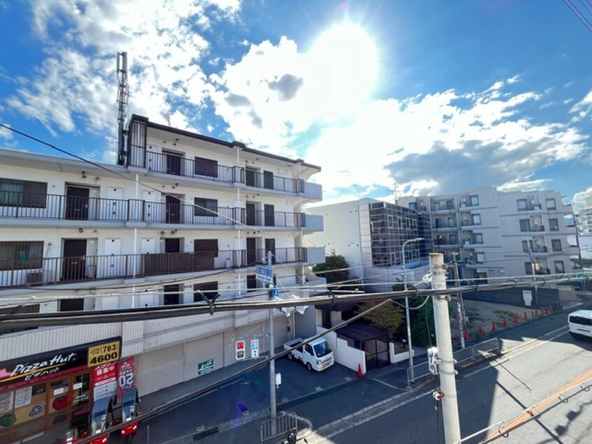 室内からの展望 アマントリビエール鉢塚