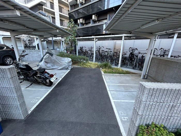 バイク置き場 ｴｽﾃﾑｺｰﾄﾃﾞｨｱｼﾃｨWEST（410）