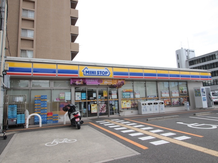 ミニストップ(コンビニ)まで615m グレイス