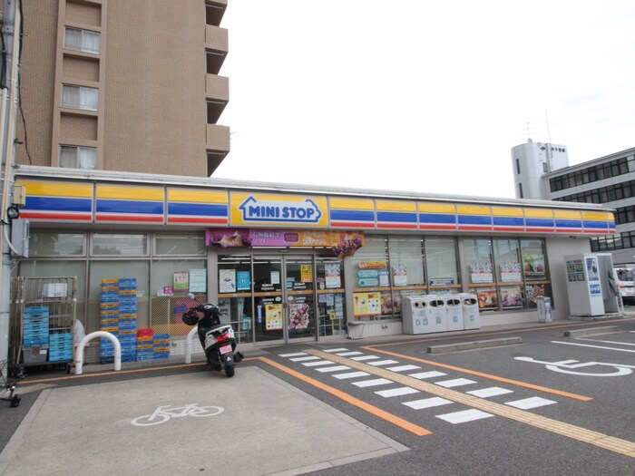 ミニストップ(コンビニ)まで615m グレイス