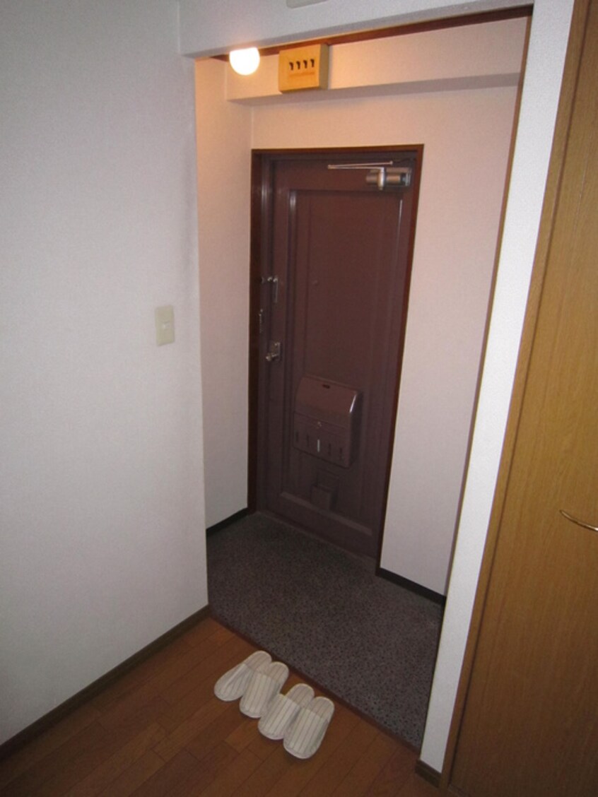 玄関 エスポワールKADOMA