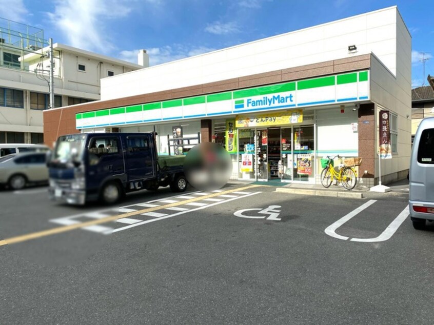 ファミリーマート新森2丁目店(コンビニ)まで700m レジデンスアム－ル