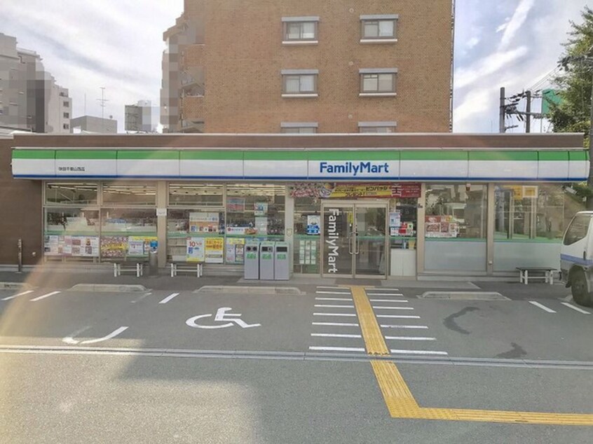 ファミリーマート　吹田千里山高塚店(コンビニ)まで700m メゾン千里山Ｃ棟（３０２）