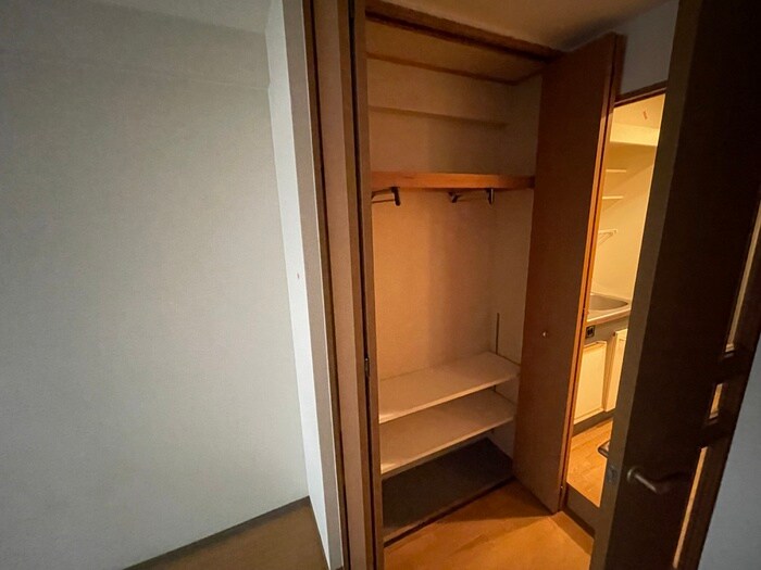 収納 ｴｽﾘｰﾄﾞ三宮ﾌﾗﾜｰﾛｰﾄﾞ（1013）