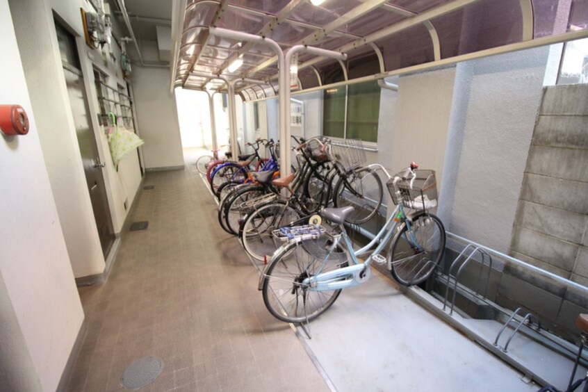 駐輪場 三功ビル