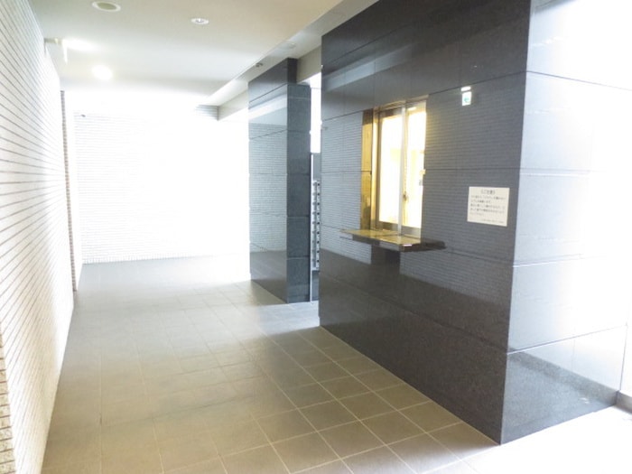 エントランス部分 グランルージュ城東