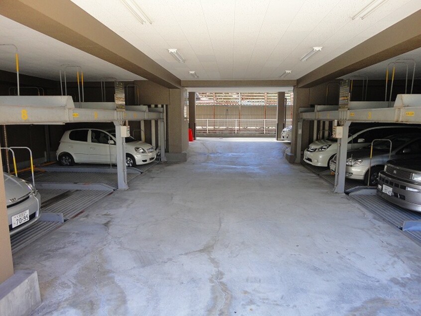 駐車場 メイウール木川中里Ａ